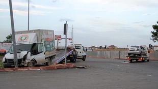 Elazığ'da kamyonetle otomobil çarpıştı: 6 yaralı