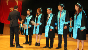 Emekli öğretmen Ermenice bölümünü birincilikle bitirdi