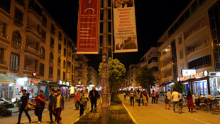 Emniyet müdürünün Babalar Günü'nü afişle kutladılar