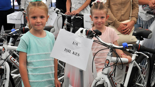 En çalışkan çocuklara bisiklet ödülü