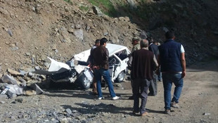 Erzurum'da otomobil dereye yuvarlandı: 2 kişi kayıp