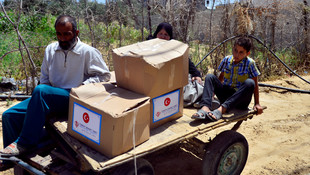 Gazze’de ihtiyaç sahiplerine gıda yardımı