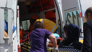 Göle düşen genç kızı polis kurtardı