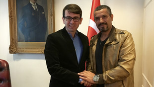 Guinness rekorları sahibi terör gazisi Türk sanatçı Londra'da