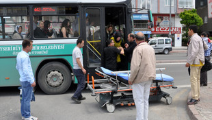 Hamile kadını hastaneye otobüsle götürdü