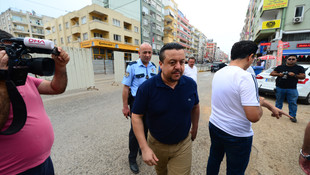 Hatalı park ettiği araca yapıştırılan not işinden etti