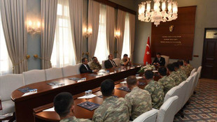 Hatay Valisi Topaca'dan askere başarı belgesi