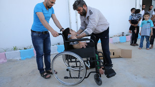 Hatay'da engellilere tekerlekli sandalye desteği