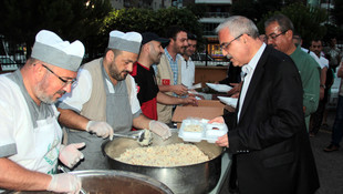 İHH'dan Manisa'da bin kişiye iftar