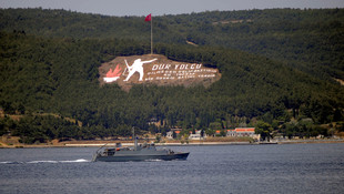 İspanya askeri gemisi Çanakkale Boğazı'ndan geçti
