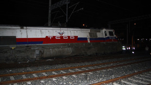 İZBAN vagonuna lokomotif çarptı