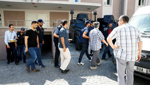 İzmir merkezli yürütülen FETÖ operasyonunda 16 kişi adliyeye sevk edildi