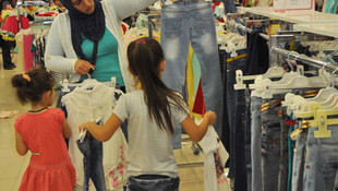 İzmir'de bin bir yetime bayramlık