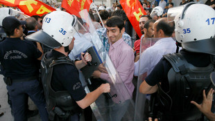 İzmir'de izinsiz gösteri