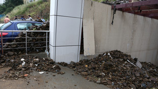 Kağıthane'de toprak kayması