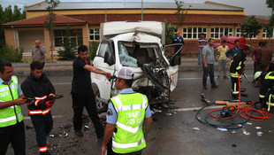 Kamyonet su tankerine çarptı: 1 ölü, 1 yaralı