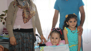 Karnesini alarak engelini aştı