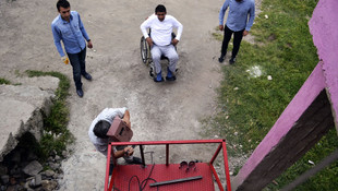 Kendisi gibi engelli arkadaşı için 6 metrelik asansör yaptı