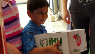 Kilis'te yetim sığınmacılara ramazan kolisi