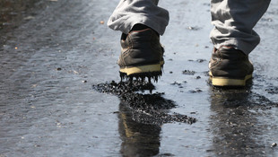 Kırklarelinde sıcak hava asfaltı eritti