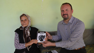 Kitap okuma yarışmasında birinci olan Ayşe Nine'ye yazar ziyareti