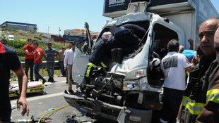 Kocaeli'de kamyonet ile kamyon çarpıştı: 4 yaralı