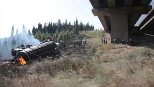 Kocaeli'de viyadükten düşen gaz yüklü tankerde yangın