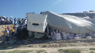 Konya'da tır ile minibüs çarpıştı: 6 ölü, 5 yaralı