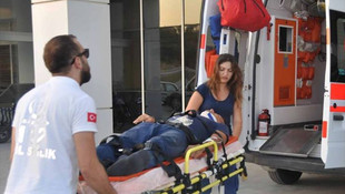 Kuşadası'nda otomobil direğe çarptı: 1 ölü, 4 yaralı