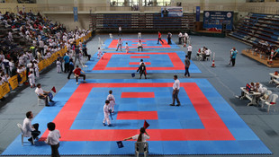 Minik sporcular babaları için yarıştı