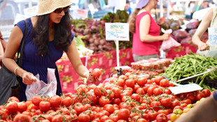 Çarşı pazarda ramazan hareketliliği esnafın yüzünü güldürdü