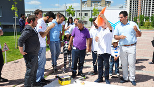 Öğrenciler atmosfere balon saldı