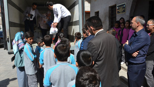 Öğrencilerden güvenlik güçlerine moral kumanyası