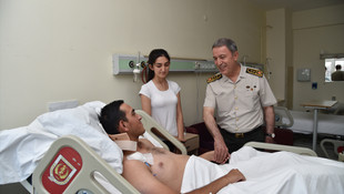 Orgeneral Akar ve Bakan Işık, gazilerle bir araya geldi