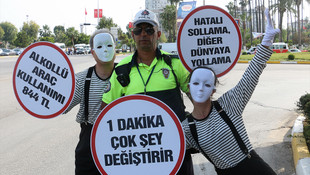 Pandomim sanatçılarından trafik bilinci çalışması