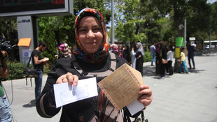 Ramazan ikramlarını ağaçtan topladılar