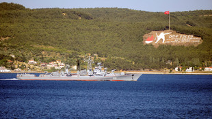 Rus askeri gemileri Çanakkale Boğazı'ndan geçti