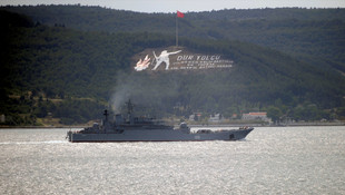 Rus askeri gemisi Çanakkale Boğazı'ndan geçti