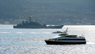 Rus savaş gemisi Çanakkale Boğazı'ndan geçti