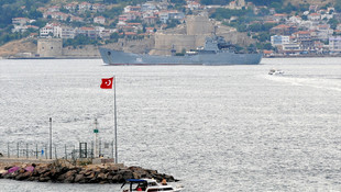 Rus askeri gemisi Çanakkale Boğazı'ndan geçti