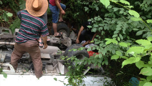 Sakarya'da, kamyonet uçuruma düştü: 4 yaralı
