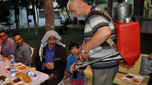 Şanlıurfa'da Suriyeli misafirlere iftar