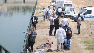 Serinlemek için girdikleri kanalda boğuldular