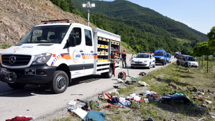 Sinop'ta otomobille kamyon çarpıştı: 1 ölü, 2 yaralı