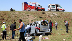 Sivas'ta hafif ticari araç devrildi: 5 yaralı