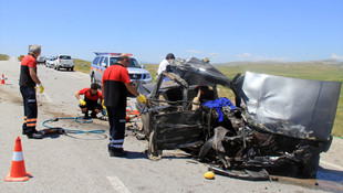 Sivas'ta tır ile otomobil çarpıştı: 2 ölü, 3 yaralı