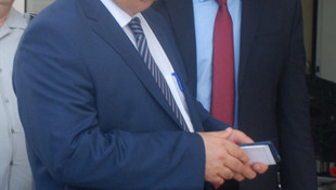 Şüpheli takibinde silahı ateş alan polis memuru yaralandı