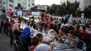 TDV’den Gazze’de bin kişilik iftar sofrası