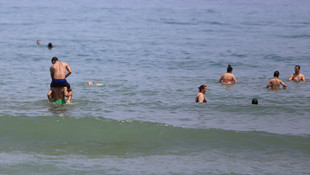 Tekirdağ'da sıcaktan bunalanlar plajlara akın etti