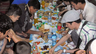 TİKA Kırgızistan'da bin kişilik iftar sofrası kurdu